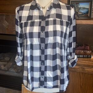 Hollister Cream & Black Buffalo Plaid Check Flowy Dressy Blouse Pintuck Pleats